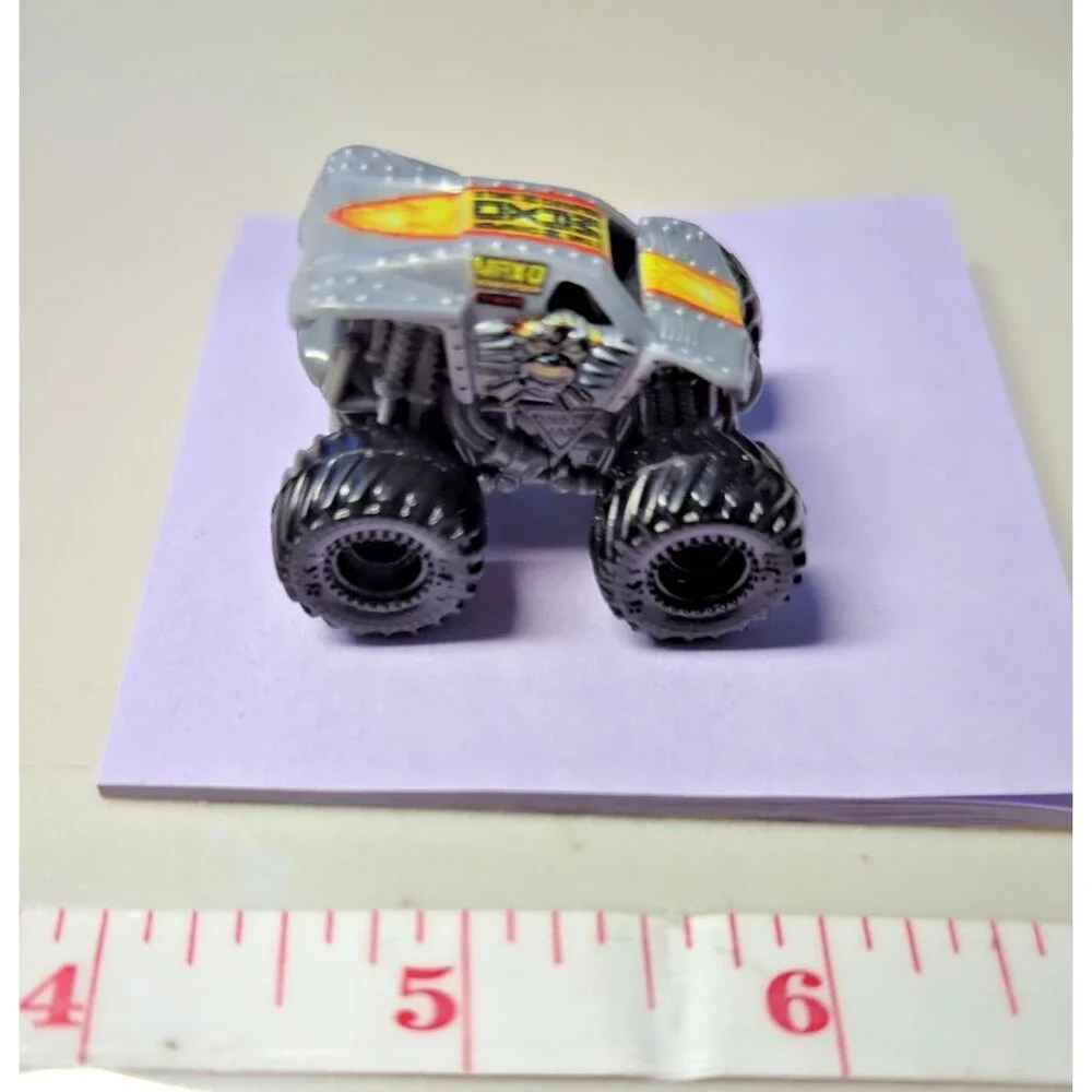 Monster Jam Official Max D Monster Truck, Die-Cast Vehicle 1:87 Scale Model